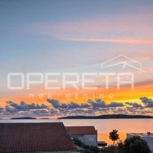 Luksuzan stan AS4 Brodarica/Šibenik – Mediteranski mir i suvremeni luksuz na ide