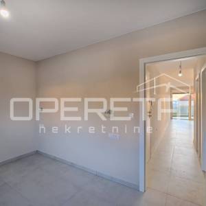 Luksuzan stan AS4 Brodarica/Šibenik – Mediteranski mir i suvremeni luksuz na ide