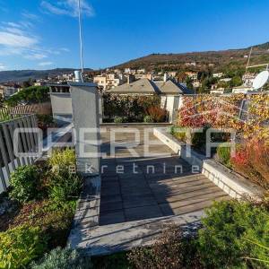 Luksuzan stan s vrtom i krovnom terasom, 200 m od mora – Opatija