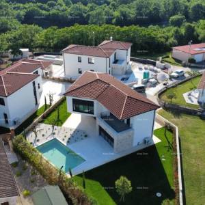 Luksuzna, moderna vila sa bazenom, spremna za uselejnje!!! Sv.Lovreč, okolica Poreča!