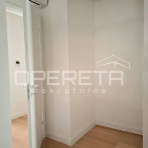 Luksuzna novogradnja u slijepoj ulici blizu plaže i centra – S3, 1. kat