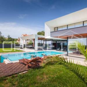 Luksuzna SMART HOME villa s Infinity bazenom 400m od mora