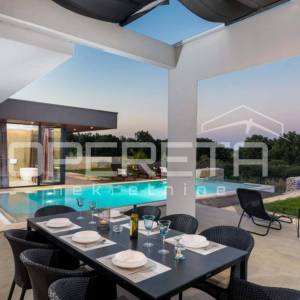 Luksuzna SMART HOME villa s Infinity bazenom 400m od mora