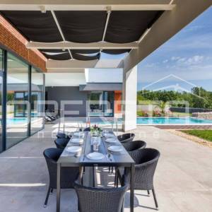 Luksuzna SMART HOME villa s Infinity bazenom 400m od mora