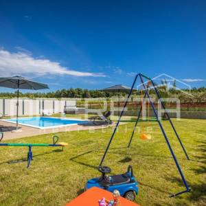Luksuzna vila blizu Poreča – 6 spavaćih soba, grijani bazen i wellness oaza, sam