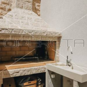Luksuzna Vila na Korčuli: Oaza Mediteranskog Života s Pogledom na More