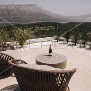Luksuzna Vila na Korčuli: Oaza Mediteranskog Života s Pogledom na More