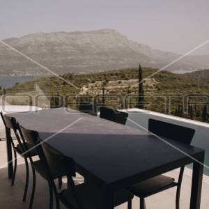 Luksuzna Vila na Korčuli: Oaza Mediteranskog Života s Pogledom na More