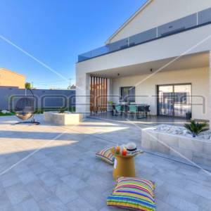 LUKSUZNA VILA S BAZENOM U NOVOM VINODOLSKOM!