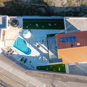 LUKSUZNA VILA S BAZENOM U NOVOM VINODOLSKOM!