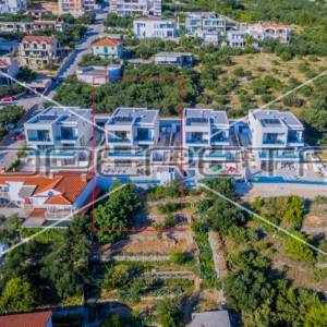 LUKSUZNA VILA S BAZENOM U SRCU MAKARSKE