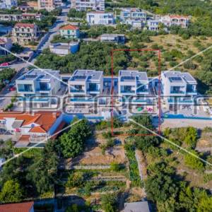 LUKSUZNA VILA S BAZENOM U SRCU MAKARSKE