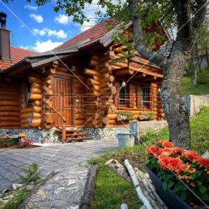 Luksuzna vila s bazenom, wellnesom i sjenicom u srcu Gorskog Kotara