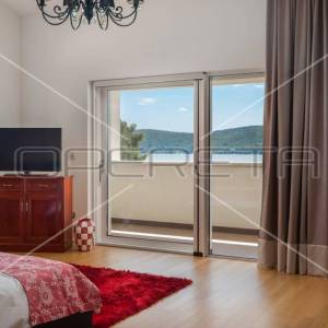 Luksuzna vila sa bazenom, prvi red do mora. Rijetkost na tržištu!
