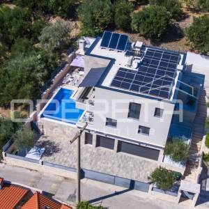 Luksuzna vila u Žrnovnici – Oaza luksuza i privatnosti u okolici Splita
Savršen 