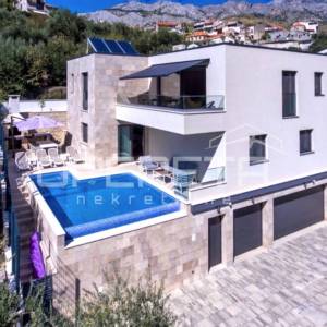 Luksuzna vila u Žrnovnici – Oaza luksuza i privatnosti u okolici Splita
Savršen 