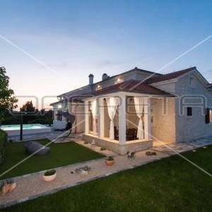 Luksuzna villa prvoklasne izgradnje, 283 m2, Dubrava kraj Šibenika