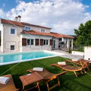 Luksuzna villa prvoklasne izgradnje, 283 m2, Dubrava kraj Šibenika