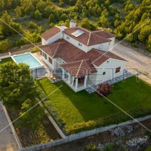 Luksuzna villa prvoklasne izgradnje, 283 m2, Dubrava kraj Šibenika