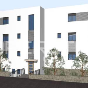 LUKSUZNI PENTHOUSE S POGLEDOM NA MORE I IMPRESIVNOM LOĐOM U ZAPADNOM DIJELU MAKA