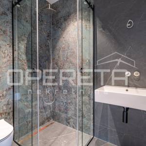 Luksuzni penthouse s privatnim bazenom i krovnom terasom – Opatija, panoramski p