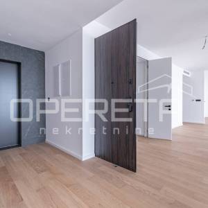 Luksuzni penthouse s privatnim bazenom i krovnom terasom – Opatija, panoramski p