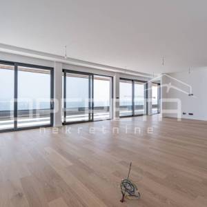 Luksuzni penthouse s privatnim bazenom i krovnom terasom – Opatija, panoramski p