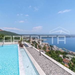 Luksuzni penthouse s privatnim bazenom i krovnom terasom – Opatija, panoramski p