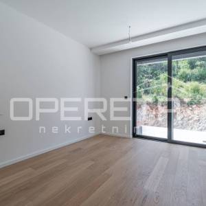 Luksuzni penthouse s privatnim bazenom i krovnom terasom – Opatija, panoramski p