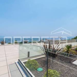 Luksuzni penthouse s privatnim bazenom i krovnom terasom – Opatija, panoramski p