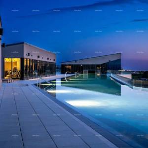 Luksuzni resort s krovnim infinity bazenom!