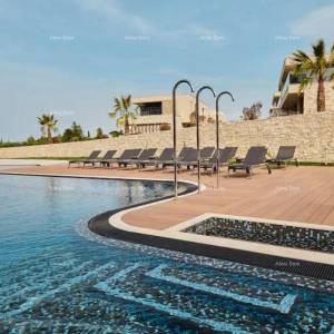 Luksuzni resort s krovnim infinity bazenom!