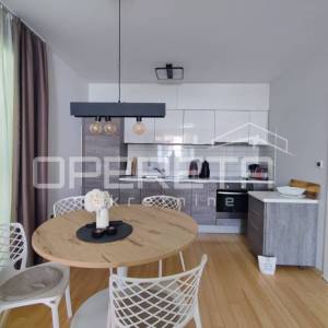 Luksuzni stan u 4* resortu, 2. red do mora, bazen 