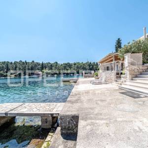 Luksuzno namješteni stanovi uz more na Korčuli – rijetka prilika