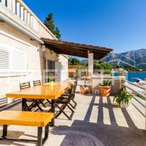 Luksuzno namješteni stanovi uz more na Korčuli – rijetka prilika
