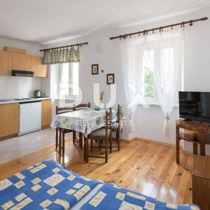 MALI LOŠINJ - Autentična kamena kuća u srcu grada - savršena investicija