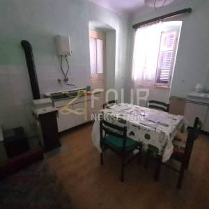 Mali Lošinj - centar, 320m2, kuća s dvorištem, potencijal!