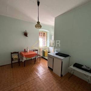 Mali Lošinj - centar, 320m2, kuća s dvorištem, potencijal!