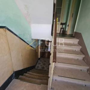 Mali Lošinj - centar, 320m2, kuća s dvorištem, potencijal!