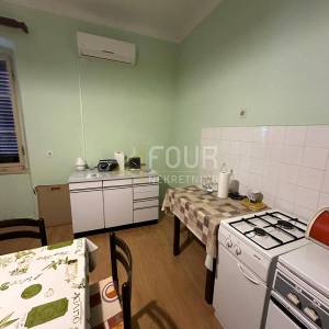 Mali Lošinj - centar, 320m2, kuća s dvorištem, potencijal!