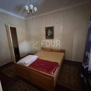 Mali Lošinj - centar, 320m2, kuća s dvorištem, potencijal!