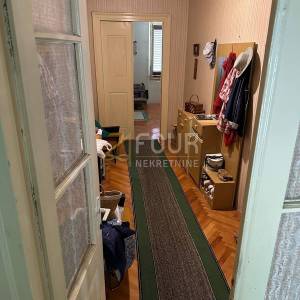 Mali Lošinj - centar, 320m2, kuća s dvorištem, potencijal!