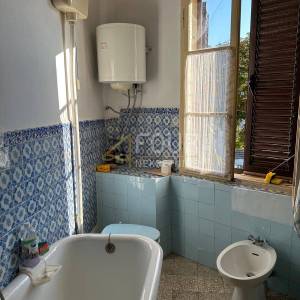 Mali Lošinj - centar, 320m2, kuća s dvorištem, potencijal!