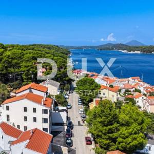 MALI LOŠINJ, CENTAR - Jedinstveni penthouse na 100m od mora!