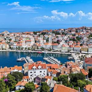 MALI LOŠINJ, CENTAR - Jedinstveni penthouse na 100m od mora!