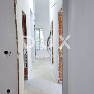MALI LOŠINJ, CENTAR - Jedinstveni penthouse na 100m od mora!