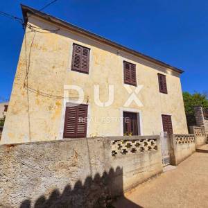 MALI LOŠINJ - centar, kuća 140 m2 + okoliš 80m2