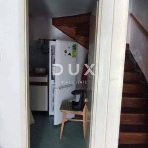 MALI LOŠINJ, CENTAR - Kuća za adaptaciju u centru grada i u blizini mora