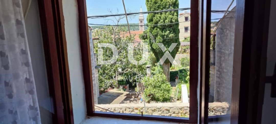 MALI LOŠINJ, CENTAR - Kuća za adaptaciju u centru grada i u blizini mora