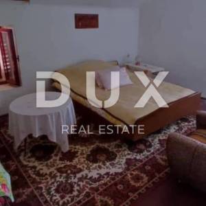 MALI LOŠINJ, CENTAR - Kuća za adaptaciju u centru grada i u blizini mora